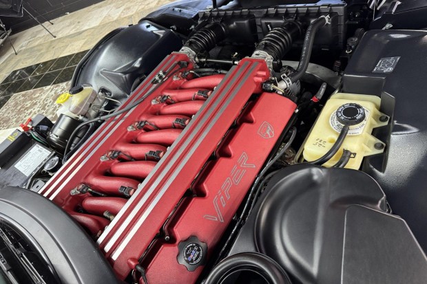 1,300-Mile 1996 Dodge Viper GTS